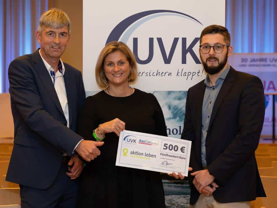 UVK übergibt eine Spende in der Höhre von 500 Euro an aktion leben oberösterreich